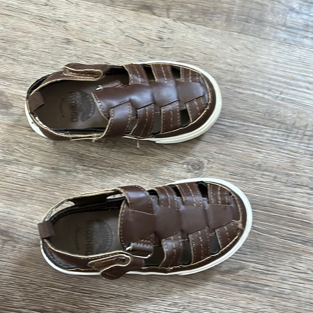 Toddler boys brown leather OshKosh Bgosh Sandals